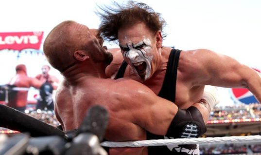 WWE Commentators Were Told To Bury Sting During His WrestleMania 31 Match