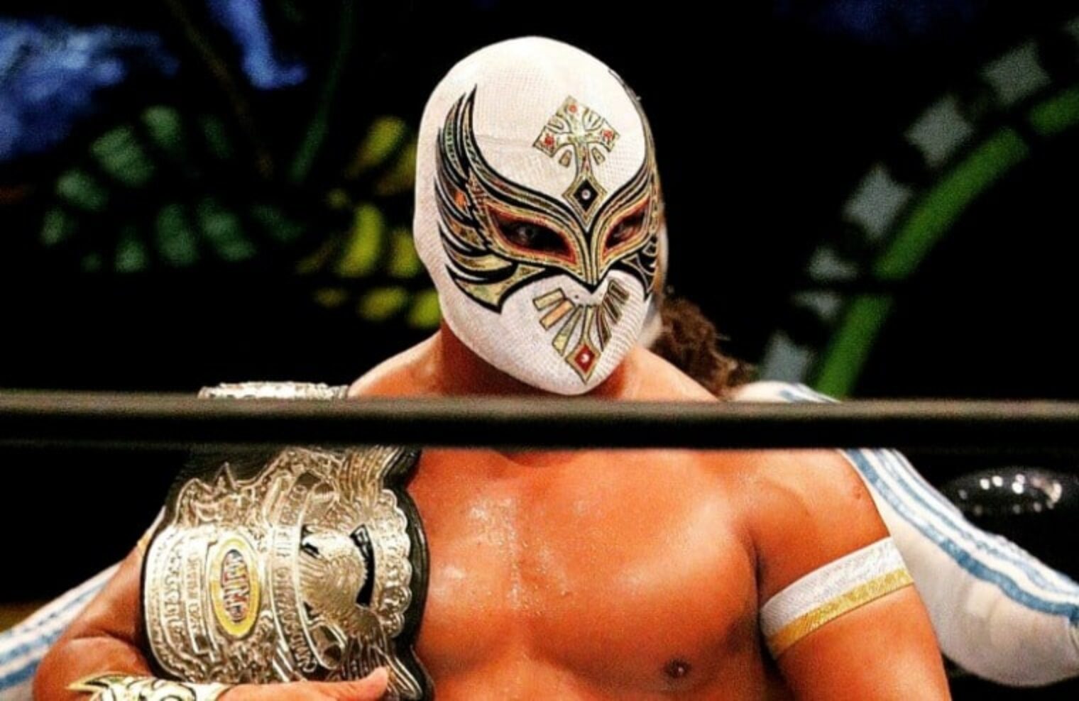 The Original Sin Cara Accidentally Reveals His Unmasked Face While Live ...