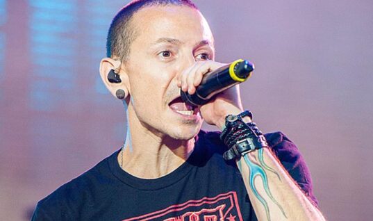 Hear Previously Unreleased Chester Bennington Performance With Grey Daze