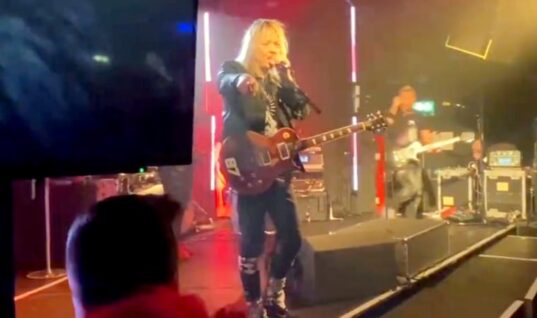 FOZZY’s Rich Ward & Chris Jericho Reprimand Security Guard During Show (w/Video)