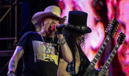 Slash Reveals Details On New Guns N’ Roses Album