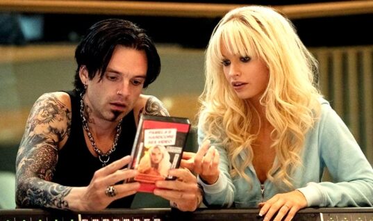 Ex-Mötley Crüe Singer Blasts “Pam & Tommy” Series