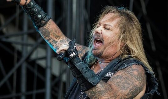 Vince Neil Ends Concert Early After Scary Situation