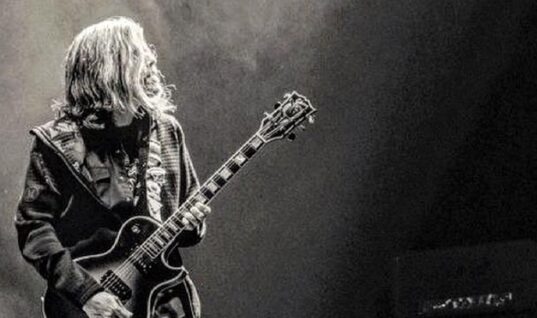 Tool Guitarist Explains “No Phones” Policy At Shows