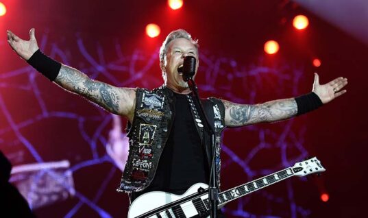 Metallica Frontman Files For Divorce