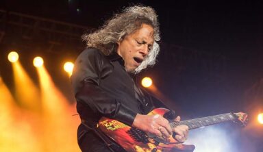 Metallica’s Kirk Hammett Falls On Stage & Gets P*ssed