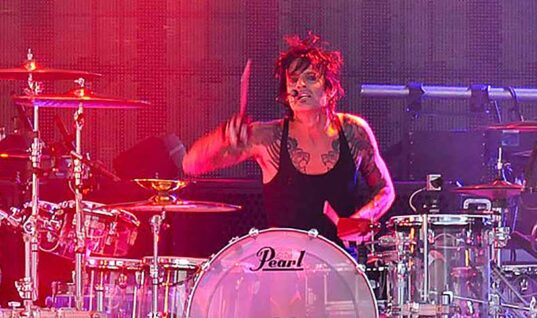 Mötley Crüe Drummer Tommy Lee Unable To Continue During Opening Night Of Stadium Tour