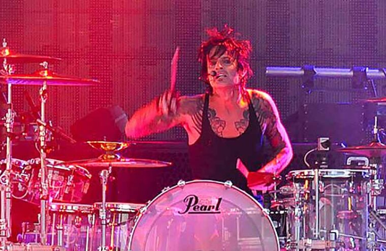 Mötley Crüe Drummer Tommy Lee Unable To Continue During Opening Night Of Stadium Tour