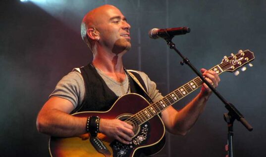 Live Frontman Fires Guitarist & Says He Is In Control Of Band