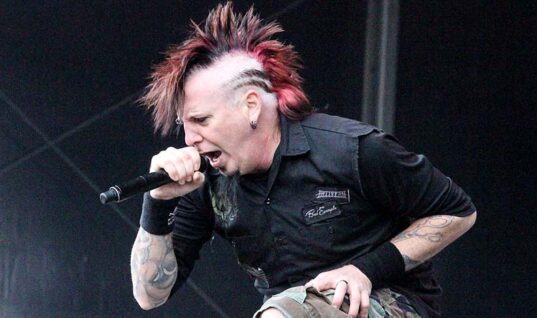 Mudvayne Singer Falls Off Stage While Singing “Not Falling” (W/Video)