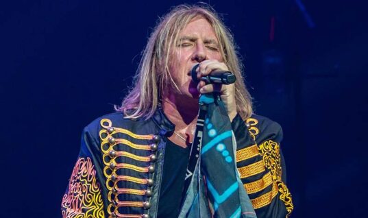 Def Leppard’s Joe Elliott Weighs In On Streaming Music Debate 