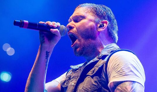 Shinedown Frontman Receives Honor From WWE Legend 