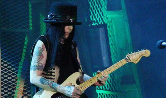 Mötley Crüe Guitarist Mick Mars Is Done Touring