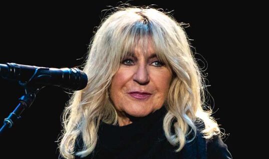Fleetwood Mac Singer/Songwriter Christine McVie Passes Away Aged 79