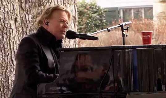 Axl Rose Gives Heartbreaking Performance At Memorial For Lisa Marie Presley