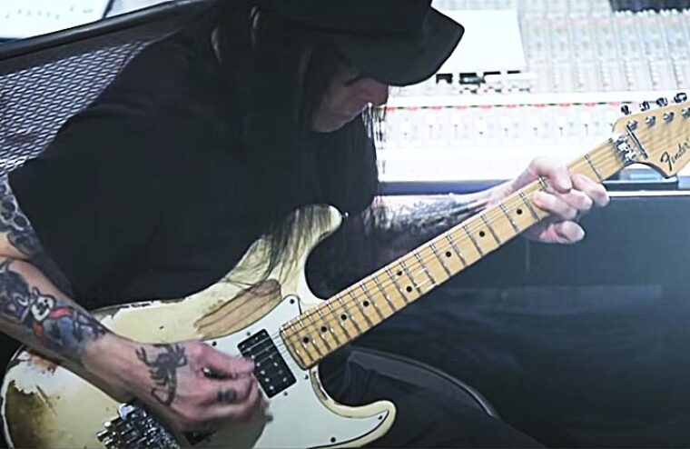 News Emerges From Camp Of Semi-Retired Mötley Crüe Guitarist Mick Mars