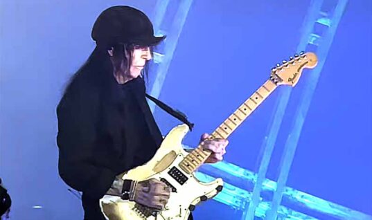 Mick Mars Blasts Mötley Crüe & Clarifies Position In Latest Interview