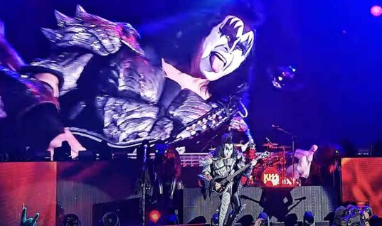 Gene Simmons Shares Details For Upcoming KISS Concert