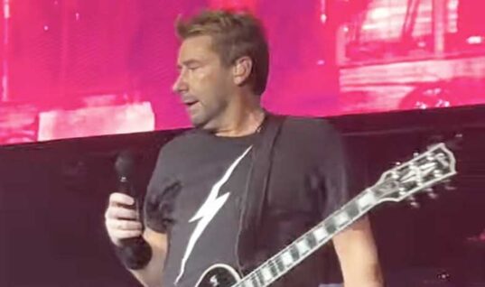 Nickelback’s Chad Kroeger Stops Band’s Missouri Concert Mid-Song