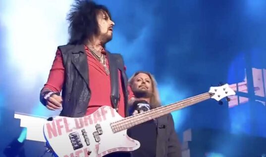 Nikki Sixx Discusses Decision To Continue Motley Crue Without Mick Mars