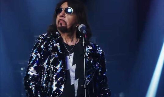 Ace Frehley Discusses Possibility Of Doing Tour With Other Ex-KISS Guitarists