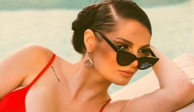 Saraya Calls Herself A “60s Girl” In Throwback Swimsuit Photoshoot