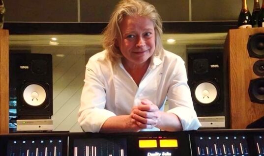 Legendary Producer Explains Why Nobody Cares About Making Good Records