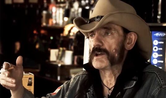 Lemmy’s Ashes Will Be Enshrined At His Favorite Bar