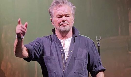 John Mellencamp Goes Off On Fans & Stops Concert