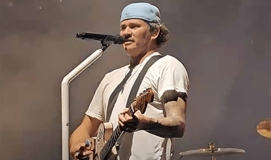 Blink 182’s Tom DeLonge Suffered Scary Moment At Recent Concert