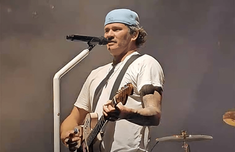 Blink 182’s Tom DeLonge Suffered Scary Moment At Recent Concert