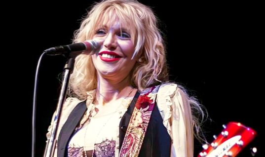Courtney Love Takes Shot At Taylor Swift
