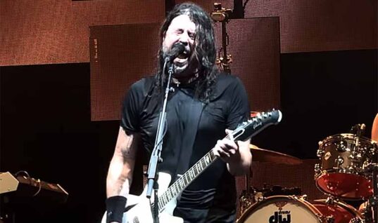 Dave Grohl Makes On Stage Dedication To Dimebag Darrell
