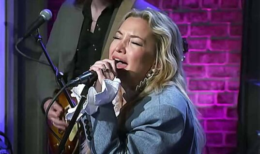 Kate Hudson Does Solid Cover Of Stone Temple Pilots Classic