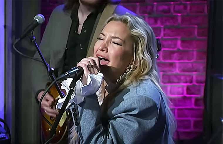 Kate Hudson Does Solid Cover Of Stone Temple Pilots Classic