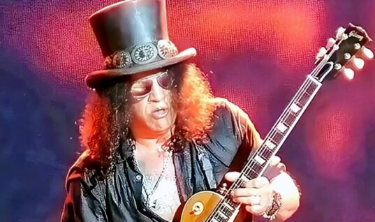 Slash Hints At New Guns N’ Roses Record