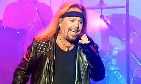 Sad Personal News For Motley Crue Singer Vince Neil