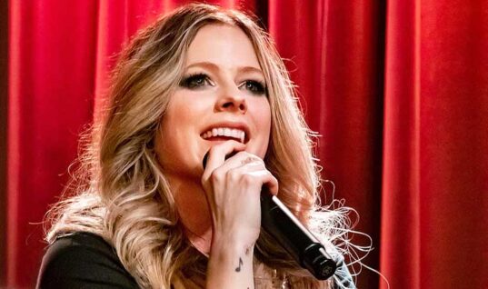 Avril Lavigne Invites Ex-Husband On Stage During Vegas Concert