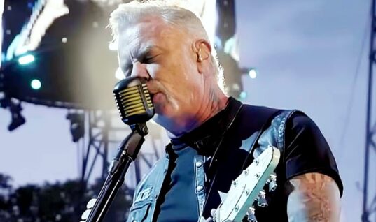 Two Fans Arrested For Dangerous Stunt At Metallica Show