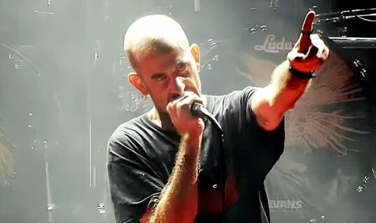 Lamb Of God Singer Plans Stunt If Fans Don’t Stop Overusing Phones