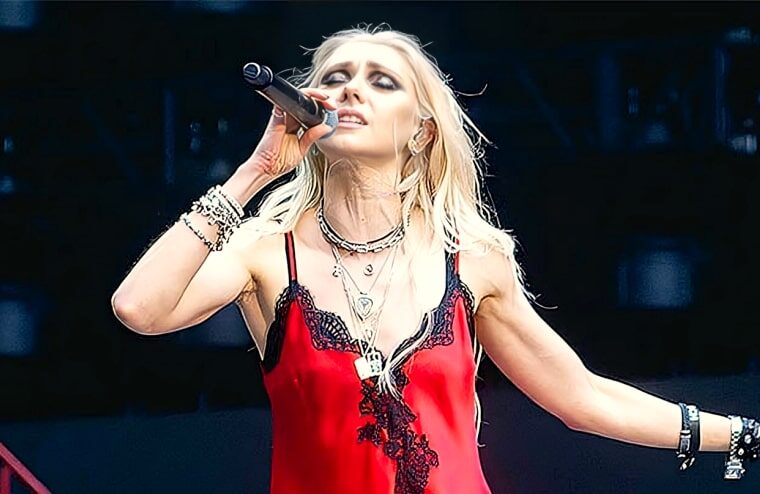 Naked Singer Of The Pretty Reckless Hilariously Compares Herself To Iconic Film Character