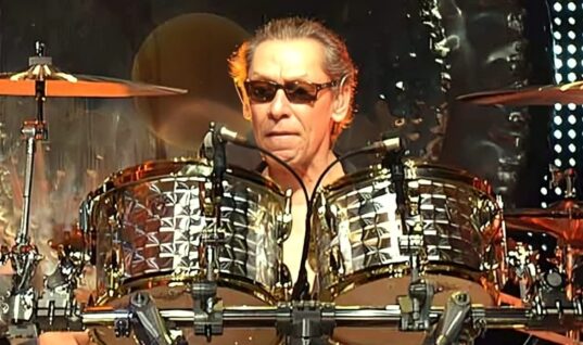 Alex Van Halen Shares Opinion Of Sammy Hagar’s “Best Of All Worlds Tour”