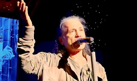Iron Maiden Pays Tribute To Late Former Singer Paul Di’Anno At Minnesota Concert