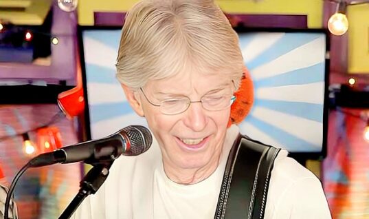 Grateful Dead Co-Founding Bassist Phil Lesh Passes Away At 84
