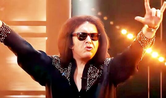 Gene Simmons Shares Warning For Aspiring Musicians & Entrepreneurs
