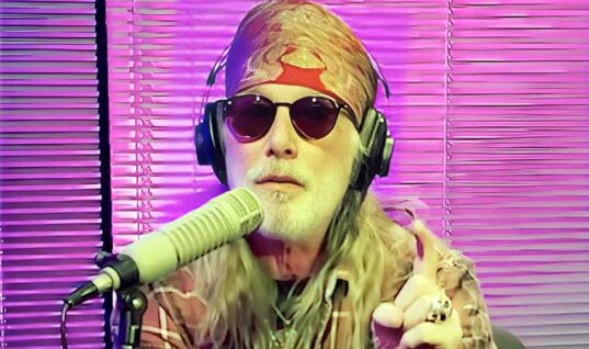 Ex-Mötley Crüe Singer Shares His Reaction To Being Fired