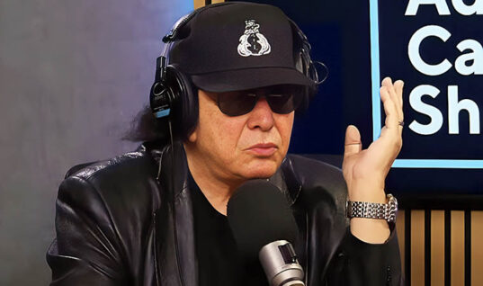 Gene Simmons Defends KISS Avatar Shows