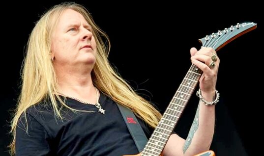 Alice In Chains Guitarist Jerry Cantrell Shares Why He Thinks Metallica Cut Their Hair
