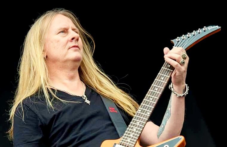 Alice In Chains Guitarist Jerry Cantrell Shares Why He Thinks Metallica Cut Their Hair