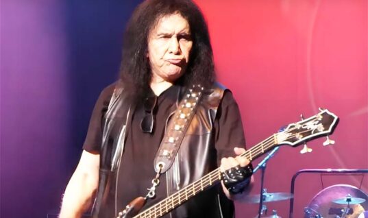 Gene Simmons Gives Heartbreaking On Stage Tribute To Late KISS Guitarist Ace Frehley